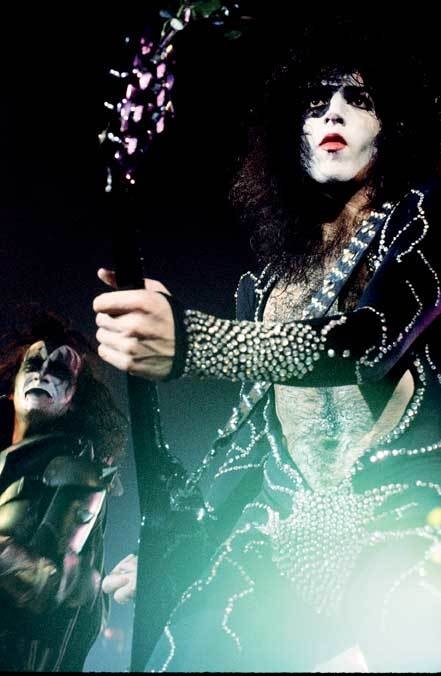 KISS. Лицом к музыке: срывая маску KISS. Лицом к музыке: срывая маску