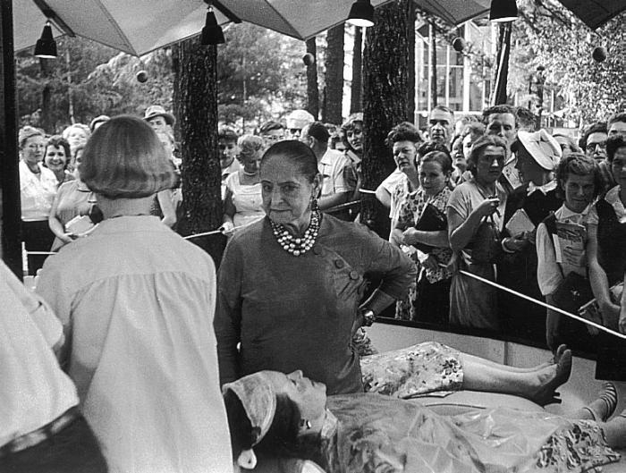 Елена Рубинштейн. Женщина, сотворившая красоту Елена Рубинштейн. Женщина, сотворившая красоту