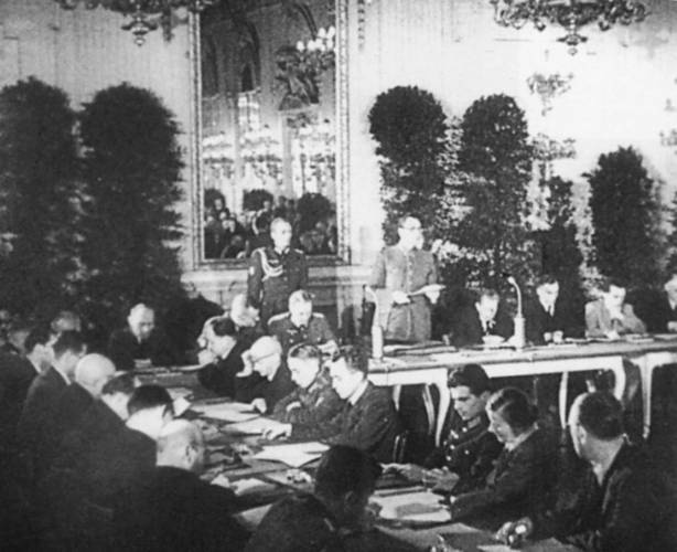 Власов против Сталина. Трагедия русской освободительной армии 1944-1945 год Власов против Сталина. Трагедия русской освободительной армии 1944-1945 год