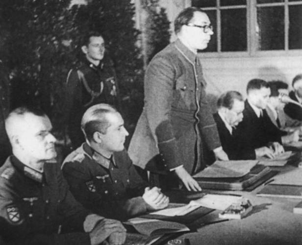 Власов против Сталина. Трагедия русской освободительной армии 1944-1945 год Власов против Сталина. Трагедия русской освободительной армии 1944-1945 год