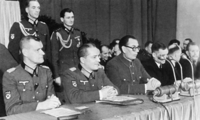 Власов против Сталина. Трагедия русской освободительной армии 1944-1945 год Власов против Сталина. Трагедия русской освободительной армии 1944-1945 год