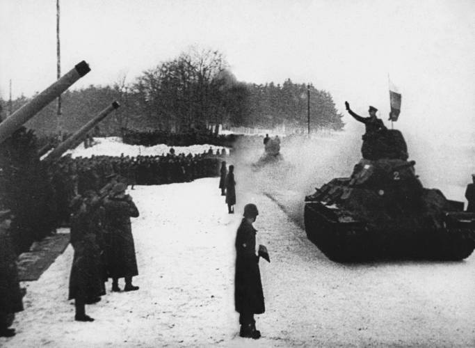 Власов против Сталина. Трагедия русской освободительной армии 1944-1945 год Власов против Сталина. Трагедия русской освободительной армии 1944-1945 год