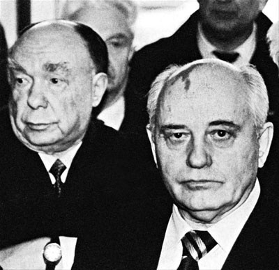 Подонки истории. Самая зловещая тайна XX века Подонки истории. Самая зловещая тайна XX века