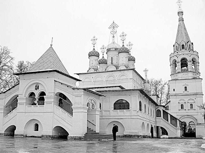 Рублевка, скрытая от посторонних глаз. История старинной дороги. 33 истории о великих жителях Рублевки, или Тридцать три богатыря Рублевка, скрытая от посторонних глаз. История старинной дороги. 33 истории о великих жителях Рублевки, или Тридцать три богатыря