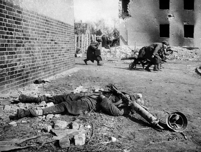 Битва за Берлин. Полная хроника - 23 дня и ночи Битва за Берлин. Полная хроника - 23 дня и ночи