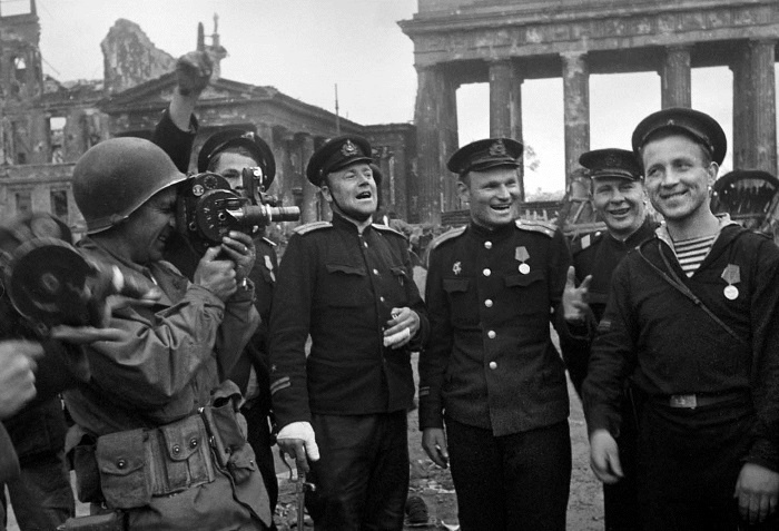 Битва за Берлин. Полная хроника - 23 дня и ночи Битва за Берлин. Полная хроника - 23 дня и ночи