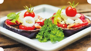 Холодные и теплые салаты. Мясные, рыбные, овощные, корейские, постные + 50 салатных заправок Холодные и теплые салаты. Мясные, рыбные, овощные, корейские, постные + 50 салатных заправок