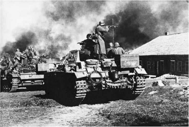 Гитлеровская машина шпионажа. Военная и политическая разведка Третьего рейха. 1933-1945 Гитлеровская машина шпионажа. Военная и политическая разведка Третьего рейха. 1933-1945