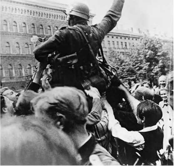 Гитлеровская машина шпионажа. Военная и политическая разведка Третьего рейха. 1933-1945 Гитлеровская машина шпионажа. Военная и политическая разведка Третьего рейха. 1933-1945