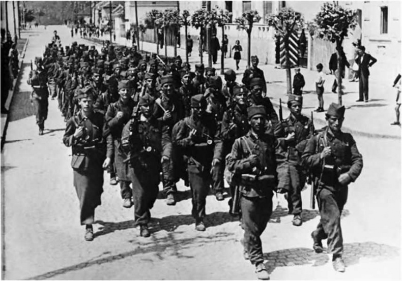 Гитлеровская машина шпионажа. Военная и политическая разведка Третьего рейха. 1933-1945 Гитлеровская машина шпионажа. Военная и политическая разведка Третьего рейха. 1933-1945