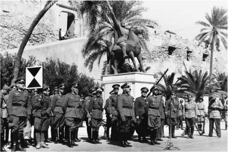 Гитлеровская машина шпионажа. Военная и политическая разведка Третьего рейха. 1933-1945 Гитлеровская машина шпионажа. Военная и политическая разведка Третьего рейха. 1933-1945