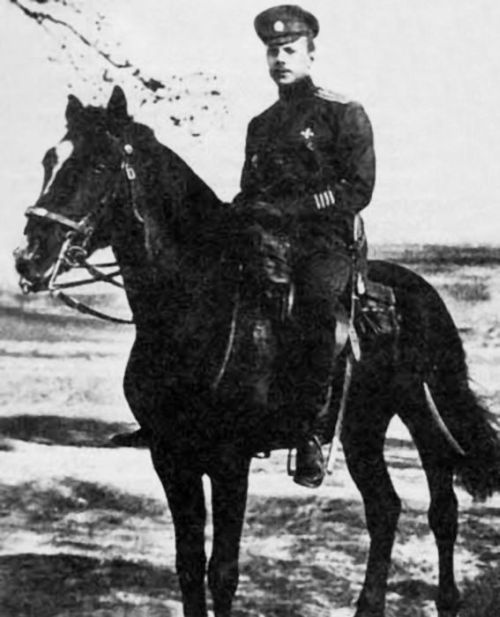 Три цвета знамени. Генералы и комиссары. 1914-1921 Три цвета знамени. Генералы и комиссары. 1914-1921