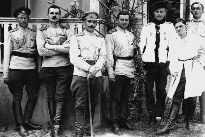 Три цвета знамени. Генералы и комиссары. 1914-1921 Три цвета знамени. Генералы и комиссары. 1914-1921