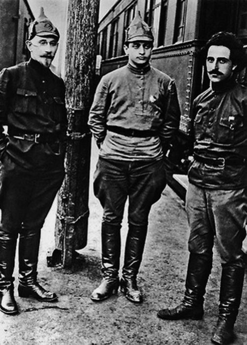 Три цвета знамени. Генералы и комиссары. 1914-1921 Три цвета знамени. Генералы и комиссары. 1914-1921