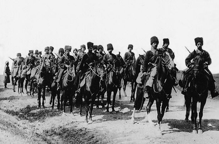 Три цвета знамени. Генералы и комиссары. 1914-1921 Три цвета знамени. Генералы и комиссары. 1914-1921