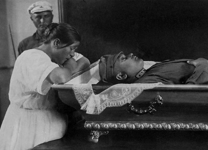 Три цвета знамени. Генералы и комиссары. 1914-1921 Три цвета знамени. Генералы и комиссары. 1914-1921