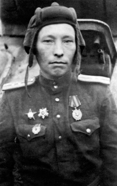 Командир Т-34. На танке до Победы Командир Т-34. На танке до Победы