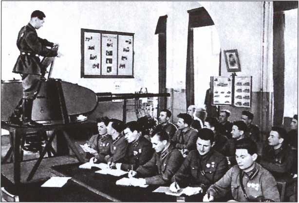 Жизнь военный элиты. За фасадом благополучия. 1918-1953 гг. Жизнь военный элиты. За фасадом благополучия. 1918-1953 гг.