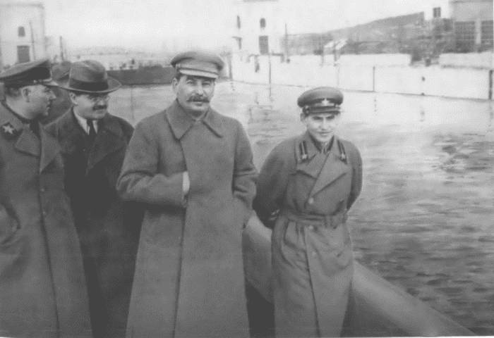 "Сталинский питомец" - Николай Ежов "Сталинский питомец" - Николай Ежов