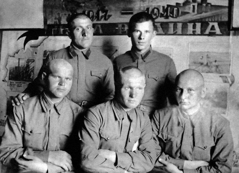 Мы дрались против «Тигров». «Главное – выбить у них танки!» Мы дрались против «Тигров». «Главное – выбить у них танки!»