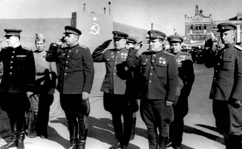 Через Гоби и Хинган Через Гоби и Хинган