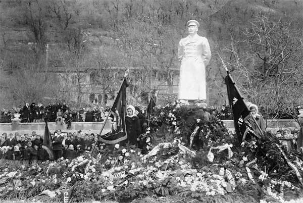 Госдачи Кавказских Минеральных Вод. Тайны создания и пребывания в них на отдыхе партийной верхушки и исполкома Коминтерна от Ленина до Хрущева Госдачи Кавказских Минеральных Вод. Тайны создания и пребывания в них на отдыхе партийной верхушки и исполкома Коминтерна от Ленина до Хрущева