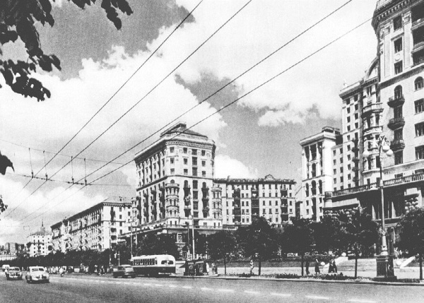 Высотки сталинской Москвы. Наследие эпохи Высотки сталинской Москвы. Наследие эпохи