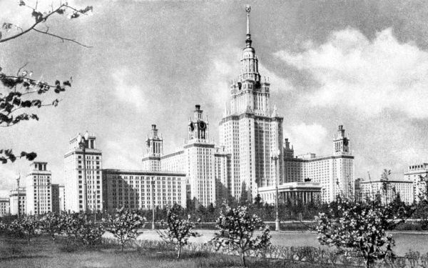 Высотки сталинской Москвы. Наследие эпохи Высотки сталинской Москвы. Наследие эпохи