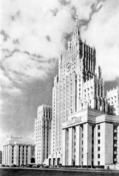 Высотки сталинской Москвы. Наследие эпохи Высотки сталинской Москвы. Наследие эпохи