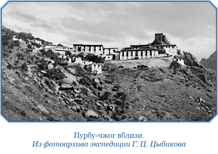 Буддист-паломник у святынь Тибета Буддист-паломник у святынь Тибета