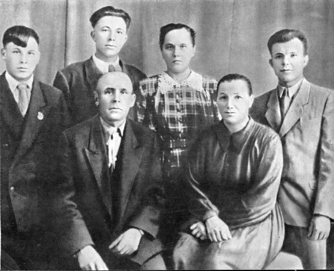 Юрий Гагарин. Человек-легенда Юрий Гагарин. Человек-легенда