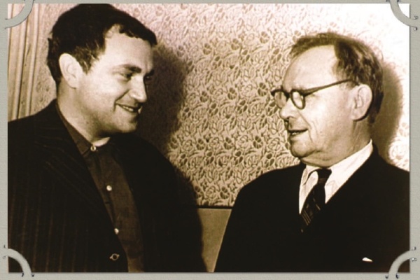 Василий Аксенов - одинокий бегун на длинные дистанции Василий Аксенов - одинокий бегун на длинные дистанции