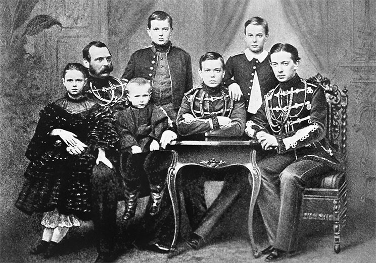 Люди Зимнего дворца. Монаршие особы, их фавориты и слуги Люди Зимнего дворца. Монаршие особы, их фавориты и слуги