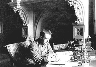 Люди Зимнего дворца. Монаршие особы, их фавориты и слуги Люди Зимнего дворца. Монаршие особы, их фавориты и слуги