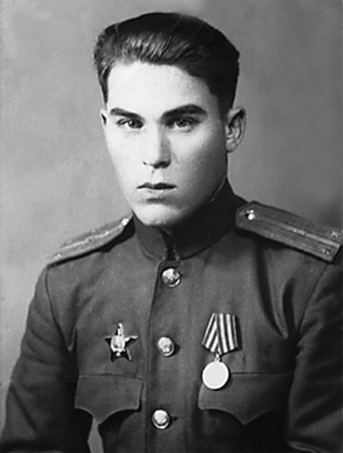 Иосиф Сталин в личинах и масках человека, вождя, ученого Иосиф Сталин в личинах и масках человека, вождя, ученого