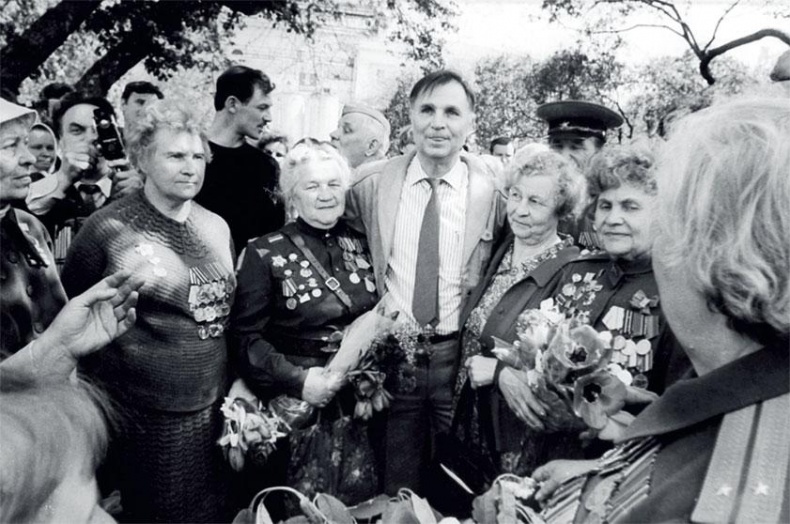Виктор Тихонов. Жизнь во имя хоккея Виктор Тихонов. Жизнь во имя хоккея