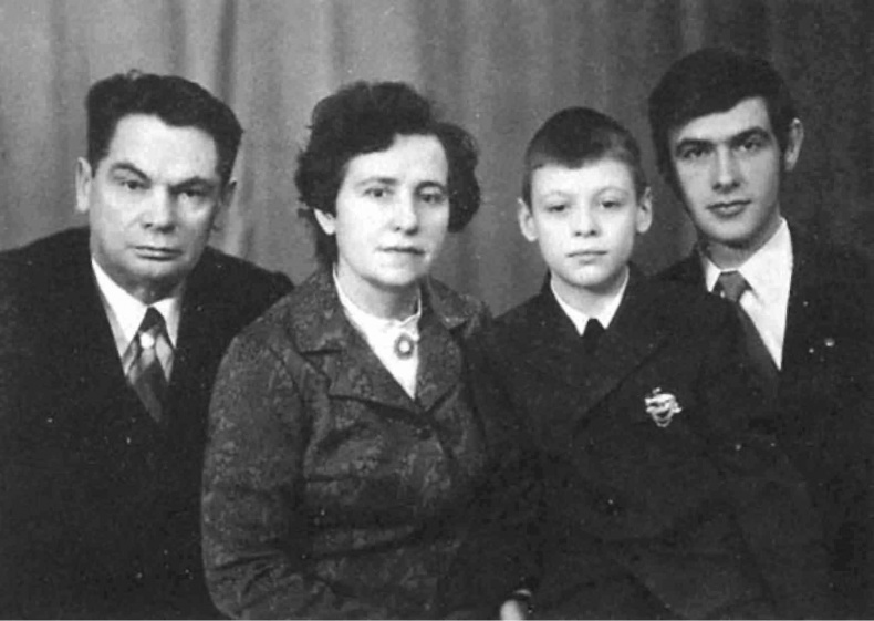 Хроника рядового разведчика. Фронтовая разведка в годы Великой Отечественной войны. 1943-1945 гг Хроника рядового разведчика. Фронтовая разведка в годы Великой Отечественной войны. 1943-1945 гг