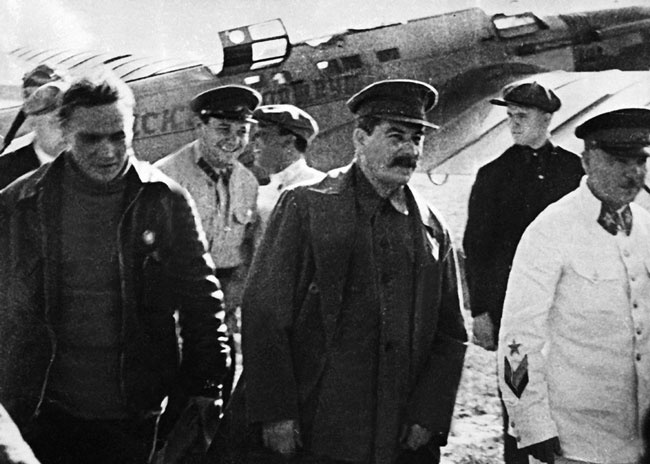 Чкалов. Взлет и падение великого пилота Чкалов. Взлет и падение великого пилота