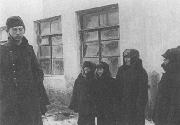 Кровавый плацдарм. 49-я армия в прорыве под Тарусой и боях на реке Угре. 1941-1942 Кровавый плацдарм. 49-я армия в прорыве под Тарусой и боях на реке Угре. 1941-1942