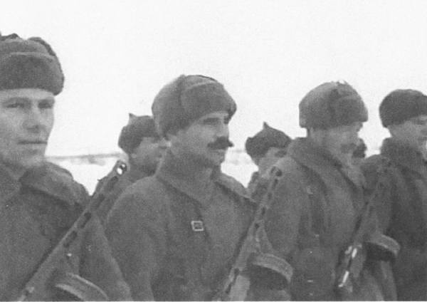 Кровавый плацдарм. 49-я армия в прорыве под Тарусой и боях на реке Угре. 1941-1942 Кровавый плацдарм. 49-я армия в прорыве под Тарусой и боях на реке Угре. 1941-1942