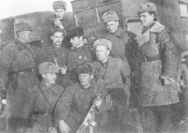 Кровавый плацдарм. 49-я армия в прорыве под Тарусой и боях на реке Угре. 1941-1942 Кровавый плацдарм. 49-я армия в прорыве под Тарусой и боях на реке Угре. 1941-1942