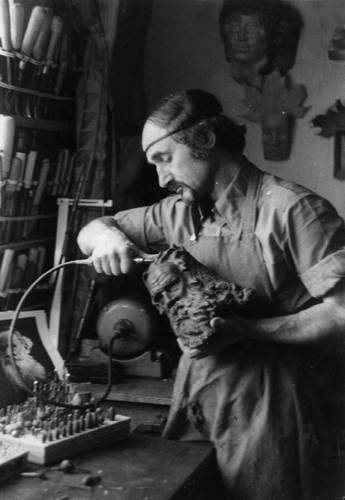 Уроки искусного резчика. Вырезаем из дерева фигурки людей и животных, посуду, статуэтки Уроки искусного резчика. Вырезаем из дерева фигурки людей и животных, посуду, статуэтки