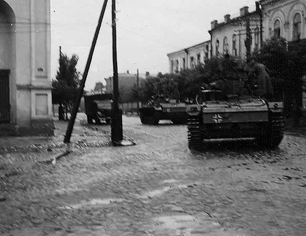 Его повесили на площади Победы Его повесили на площади Победы