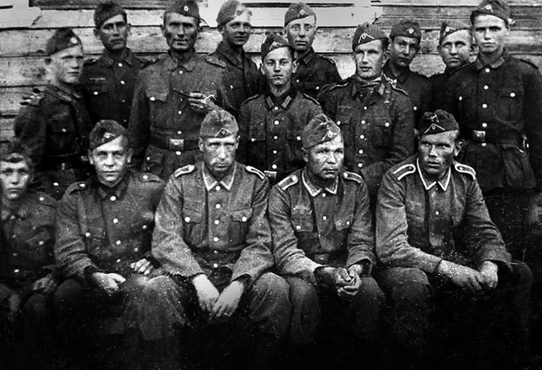 Его повесили на площади Победы Его повесили на площади Победы