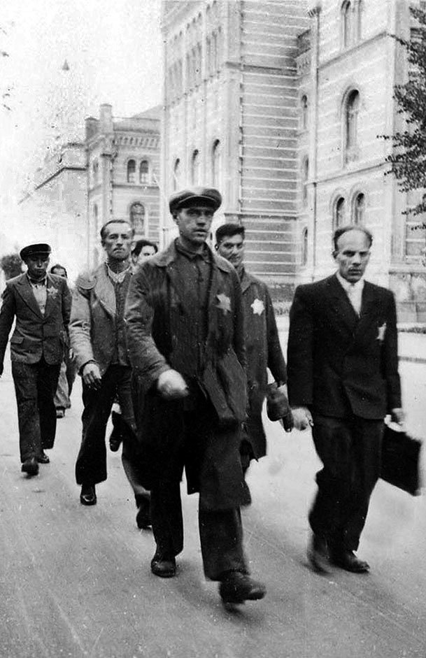 Его повесили на площади Победы Его повесили на площади Победы