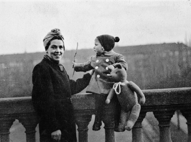 Нелегалка. Как молодая девушка выжила в Берлине в 1940–1945 гг. Нелегалка. Как молодая девушка выжила в Берлине в 1940–1945 гг.