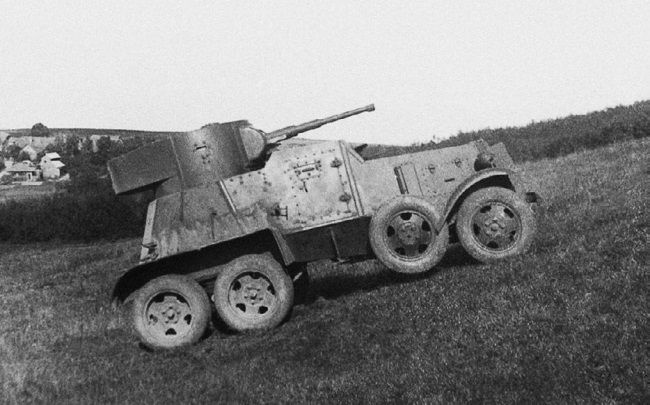 Броня на колесах. История советского бронеавтомобиля 1925-1945 гг. Броня на колесах. История советского бронеавтомобиля 1925-1945 гг.