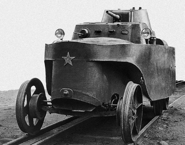 Броня на колесах. История советского бронеавтомобиля 1925-1945 гг. Броня на колесах. История советского бронеавтомобиля 1925-1945 гг.