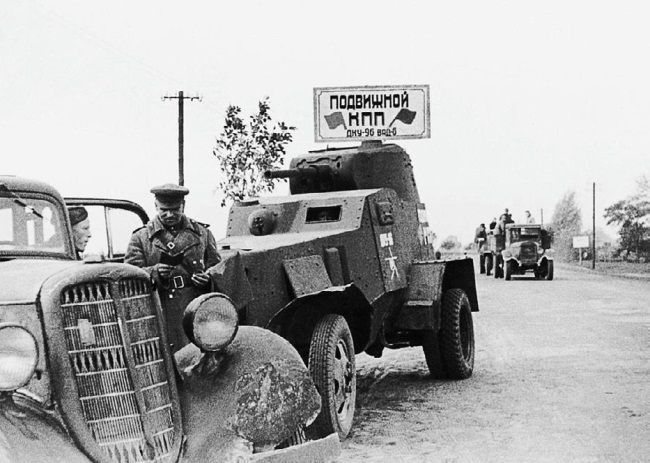 Броня на колесах. История советского бронеавтомобиля 1925-1945 гг. Броня на колесах. История советского бронеавтомобиля 1925-1945 гг.