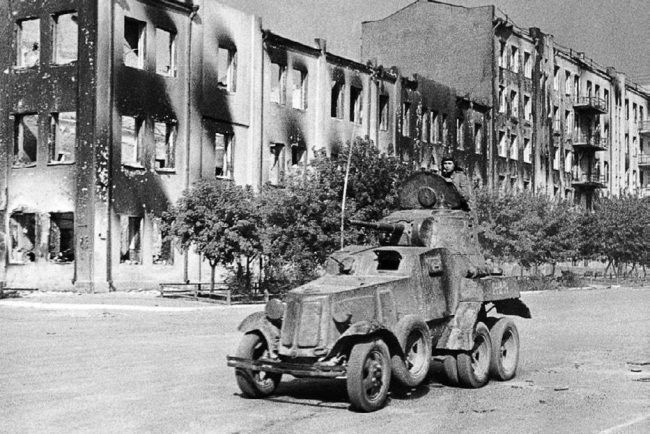 Броня на колесах. История советского бронеавтомобиля 1925-1945 гг. Броня на колесах. История советского бронеавтомобиля 1925-1945 гг.